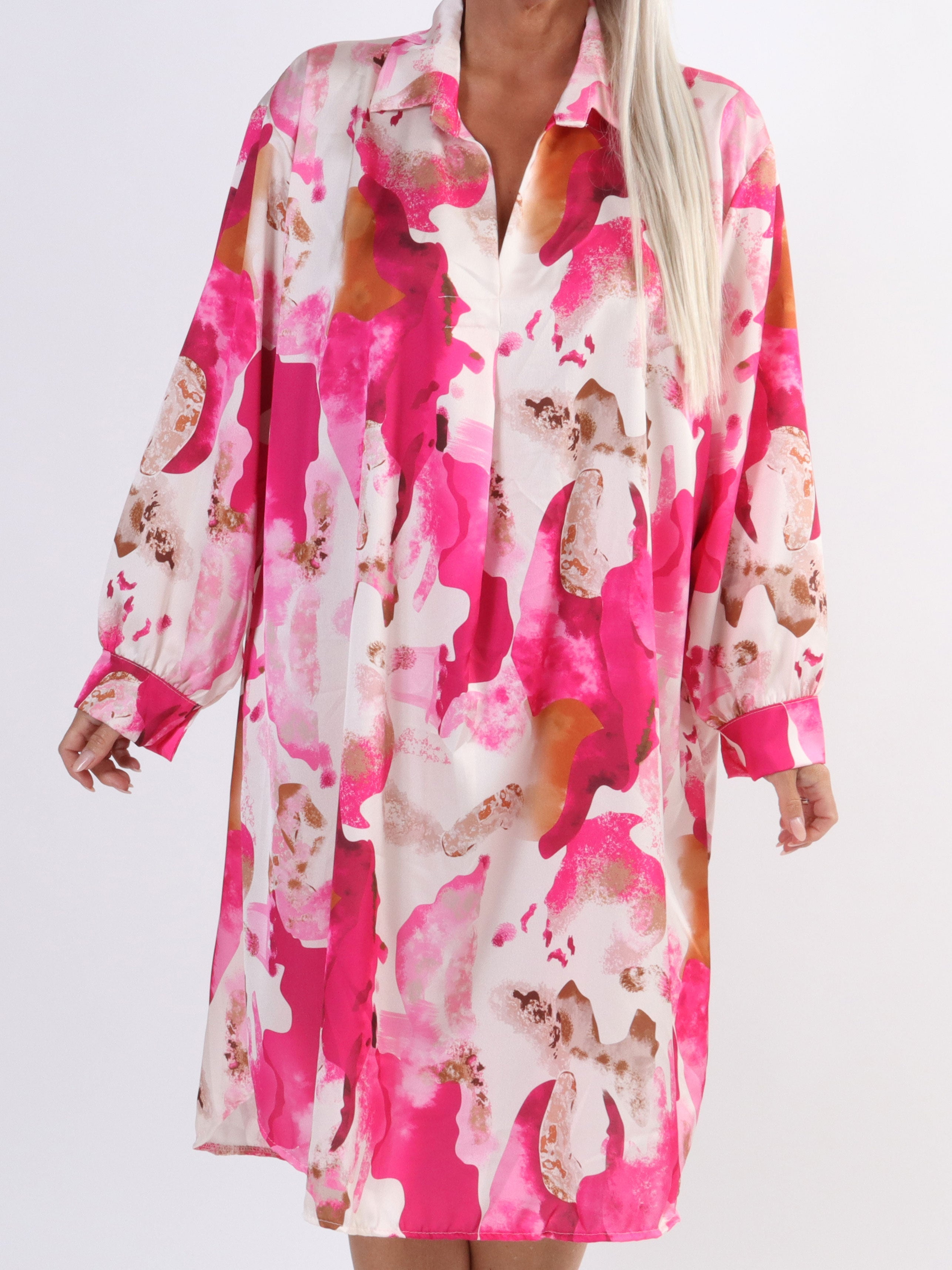 Lyng - Plus size-klänning i sidenlook med skjortkrage